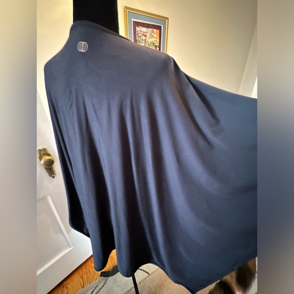 Balance Collection stretchy cape - Picture 5 of 13